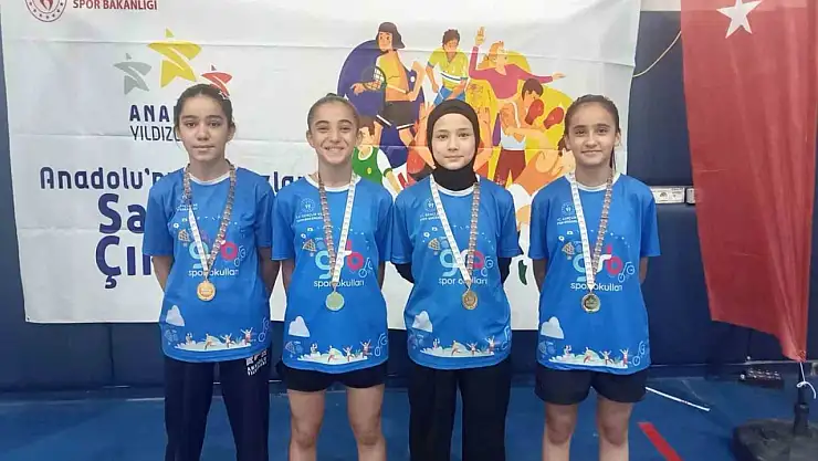 Elazığ badminton takımı büyük başarıya imza attı