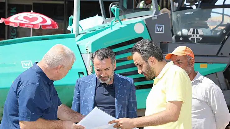 Elazığ Belediye Başkanı Şerifoğulları yol yenileme çalışmalarını yerinde inceledi