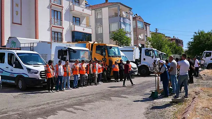 Elazığ Belediyesi, kentin dört bir yanında temizlik çalışmasına devam ediyor