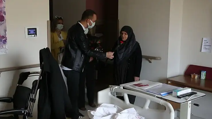 Elazığ Belediyesi Sağlıklı Yaşam Merkezinden Kanser Haftasında anlamlı ziyaret