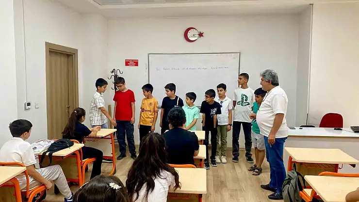 Elazığ Belediyesinin düzenlediği yaz kursları başladı