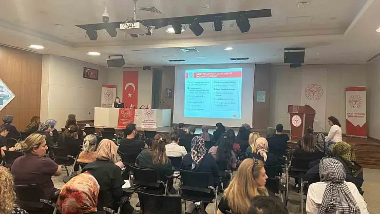 Elazığ'da 'Aile Yılı' eğitimleri sürüyor