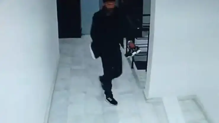 Elazığ'da ayakkabı hırsızlığı kamerada