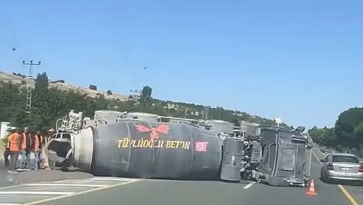 Elazığ'da beton mikseri devrildi: 1 yaralı