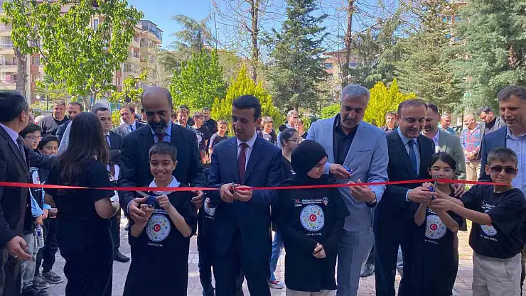 Elazığ'da Bilim ve Sanat Merkezindeki fuara yoğun ilgi