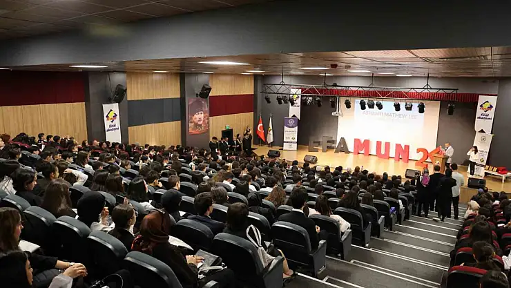 Elazığ'da bir ilk: 370 öğrenciyle Birleşmiş Milletler simülasyonu gerçekleştirildi