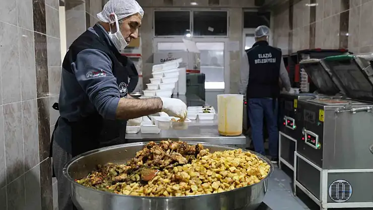 Elazığ'da dev kazanlar, ihtiyaç sahipleri için kaynıyor