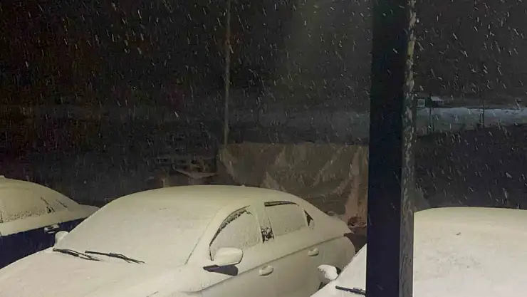 Elazığ'da dolu ve kar yağışı etkili oldu