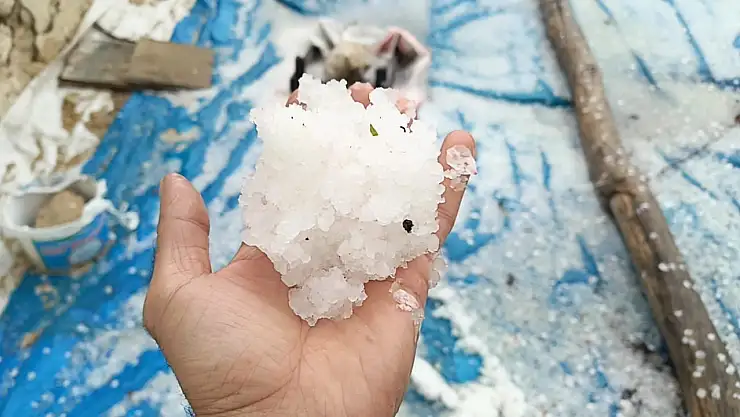 Elazığ'da dolu yağışı etkili oldu