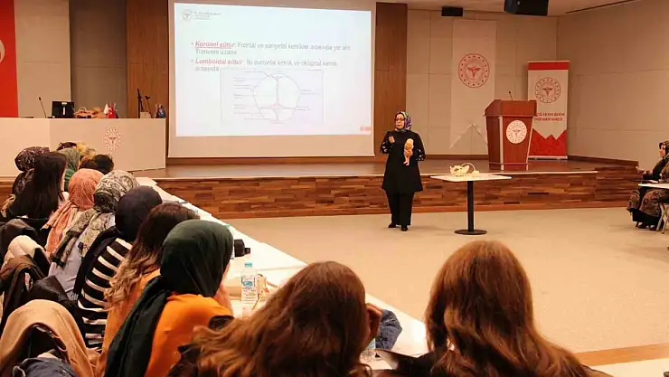 Elazığ'da ebelere yönelik eğitimler sürüyor