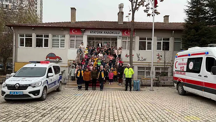 Elazığ'da fermuar sistemi ile yaşama yol ver kampanyası sürüyor
