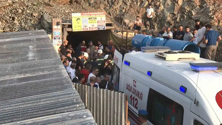 Elazığ'da göçük altında kalan işçinin cenazesi hastane morguna kaldırıldı