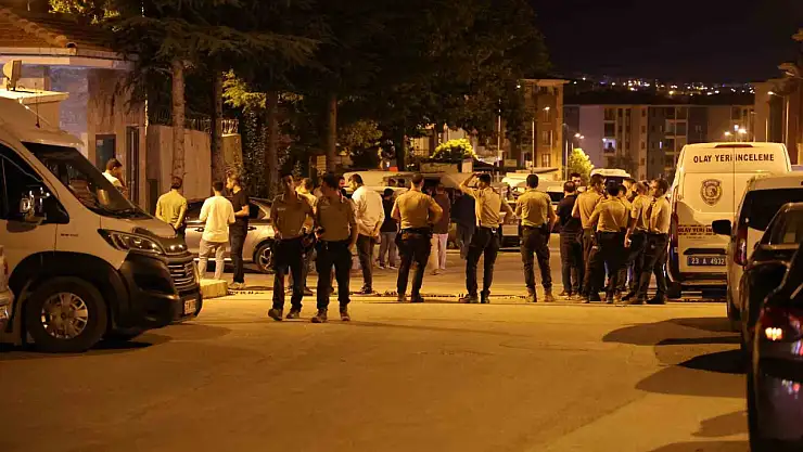 Elazığ'da iki aile arasında bıçaklı kavga : 3 yaralı