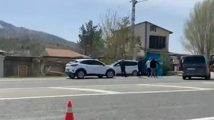 Elazığ'da iki araç çarpıştı: 4 yaralı