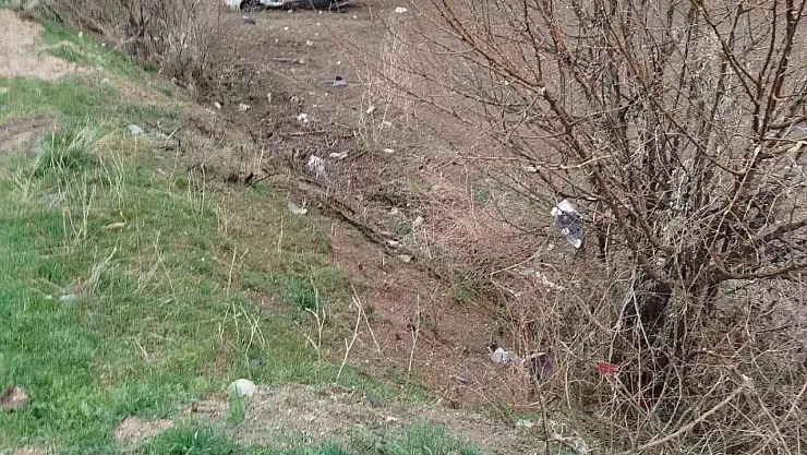 Elazığ'da iki araç çarpıştı, biri bahçeye uçtu: 6 yaralı