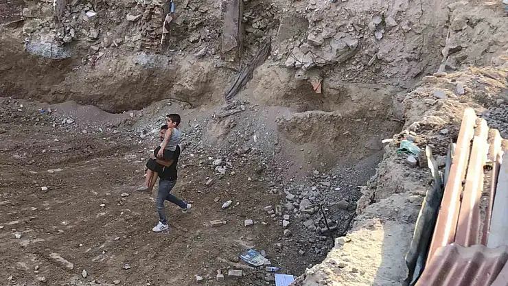 Elazığ'da inşaat çukuruna düşen çocuk kurtarıldı