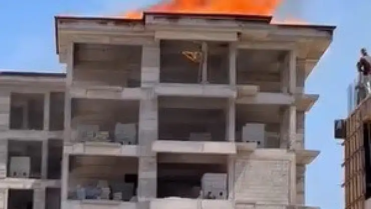 Elazığ'da inşaatta yangın