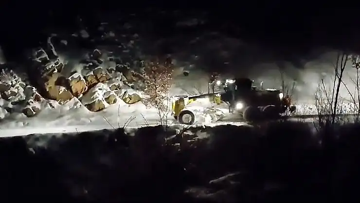 Elazığ'da kapalı 105 köy yolunun açılması için çalışmalar sürüyor