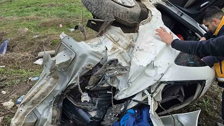 Elazığ'da kontrolünü kaybeden otomobil şarampole yuvarlandı: 5 yaralı