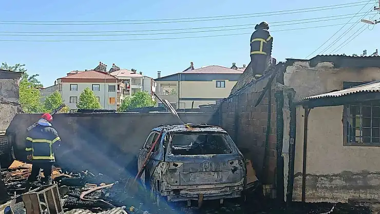 Elazığ'da korkutan yangın: Araba kullanılamaz hale geldi, odunluk kül oldu