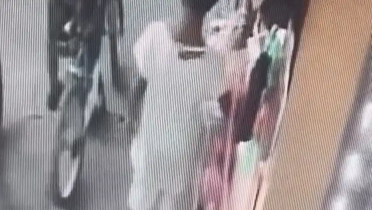 Elazığ'da küçük çocukların hırsızlığı kamerada