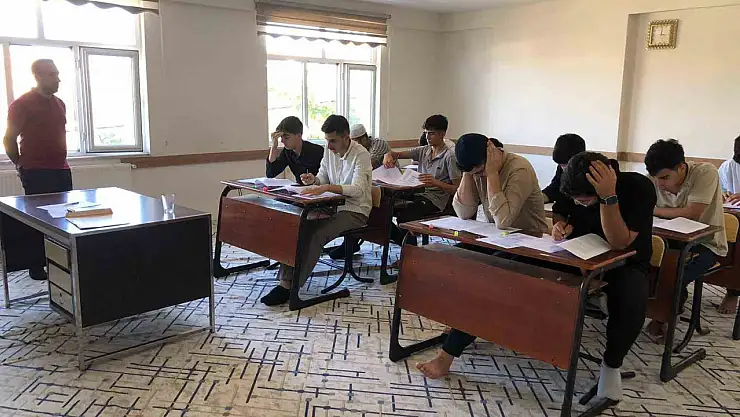 Elazığ'da meal ve tecvid sınavı gerçekleştirildi