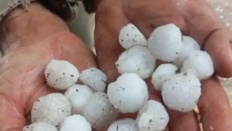 Elazığ'da misket büyüklüğünde dolu yağdı