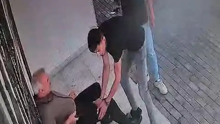 Elazığ'da muhtara silahlı saldırı anı kamerada