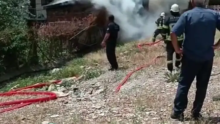 Elazığ'da odunluk yangını