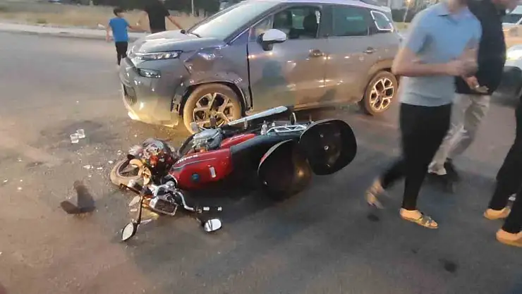 Elazığ'da otomobil ile motosiklet çarpıştı:1 yaralı