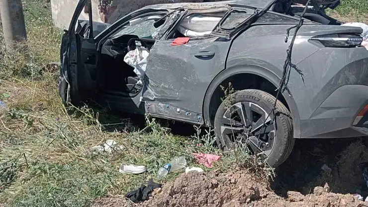 Elazığ'da otomobil şarampole uçtu: 4 yaralı