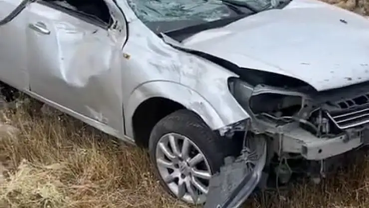 Elazığ'da otomobil şarampole yuvarlandı: 2 yaralı
