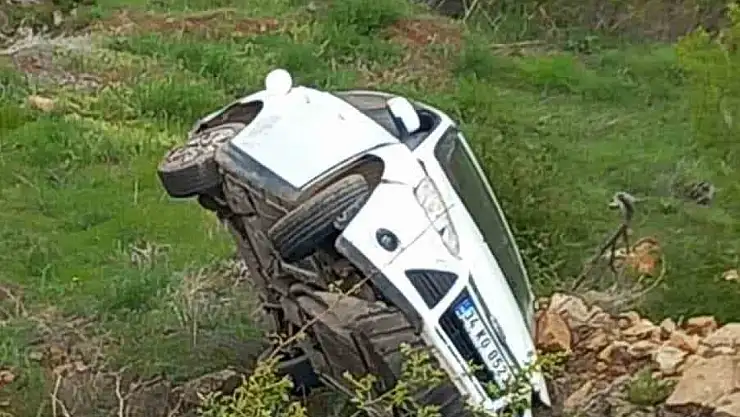 Elazığ'da otomobil yan yattı: 1 yaralı