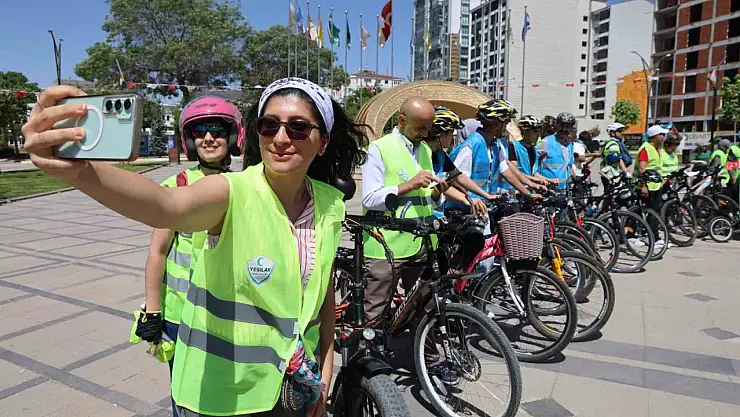 Elazığ'da pedallar sağlık için çevrildi