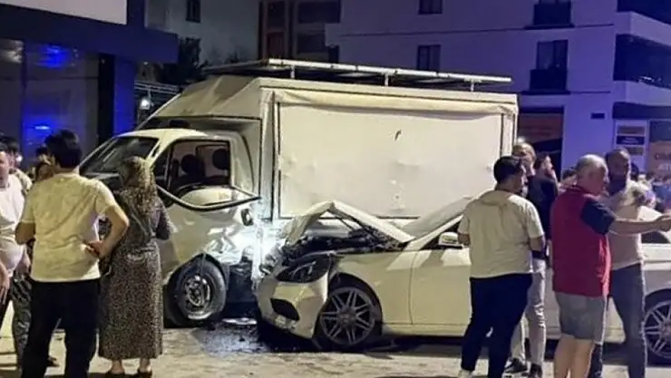 Elazığ'da pikap ile otomobil çarpıştı: 3 yaralı