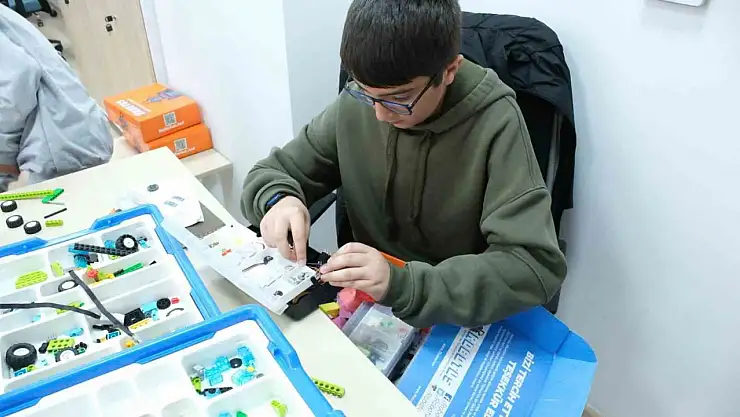 Elazığ'da robotik kodlama eğitimi verilmeye başlandı