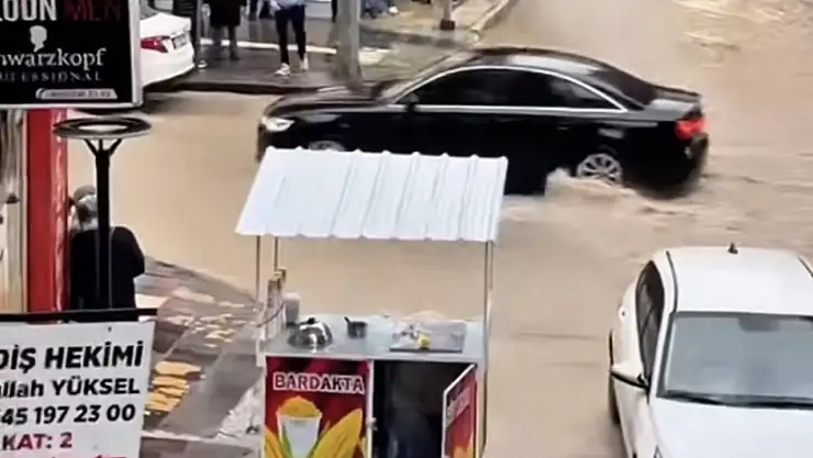 Elazığ'da Sağanak Yağış Hayatı Olumsuz Etkiledi