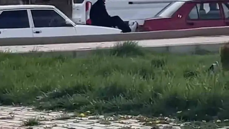 Elazığ'da şaşırtan olay: İki Fiat Tofaş'ın arasına girip halat görevi gördü