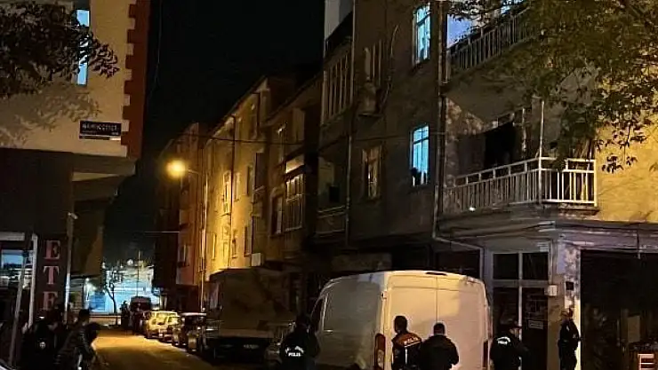 Elazığ'da silahlı saldırı: Park halindeki araca ateş edip kaçtılar