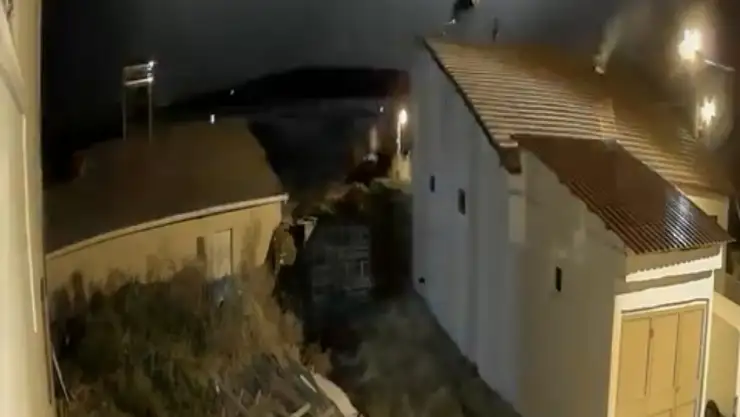 Elazığ'da şimşekler geceyi aydınlattı