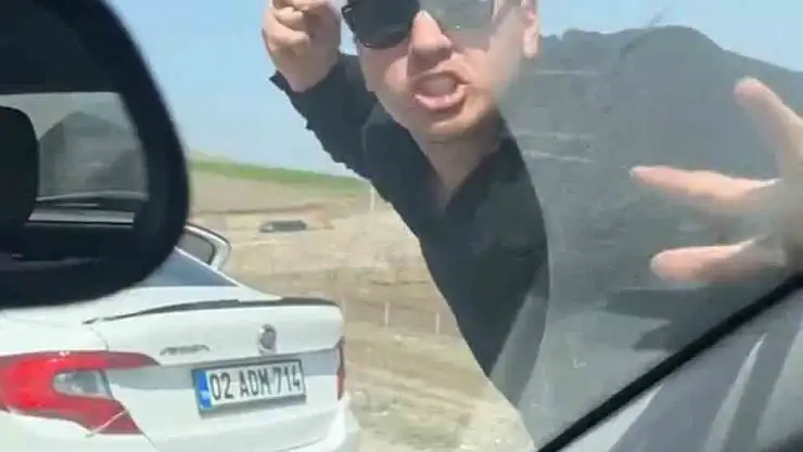 Elazığ'da sürücünün saldırıya uğradığı anlar kamerada