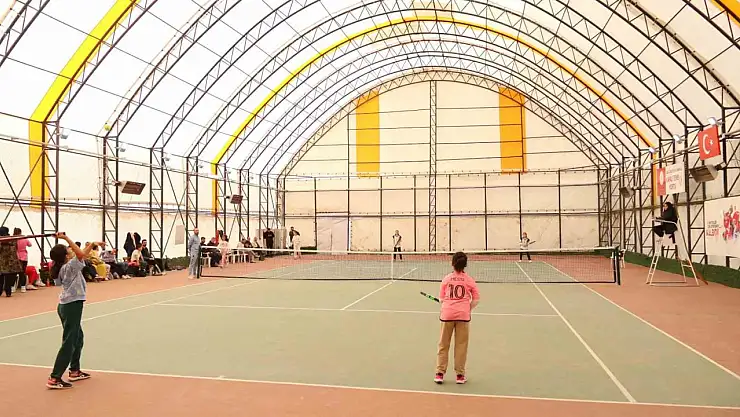 Elazığ'da tenis müsabakaları tamamlandı