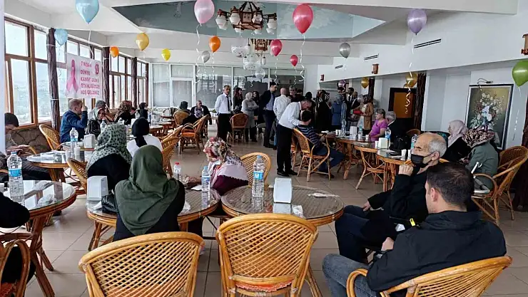 Elazığ'da üniversite öğrencileri kanser hastalarına moral verdi