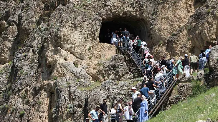 Elazığ'da üniversite öğrencileri Palu'yu gezdi