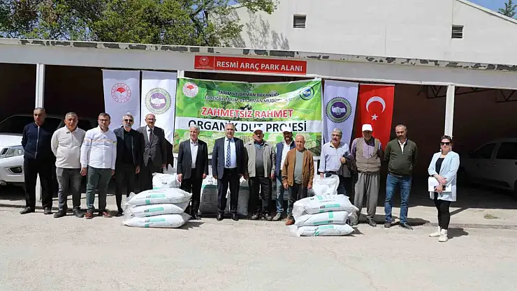 Elazığ'da üreticilere 2,5 ton gübre dağıtıldı