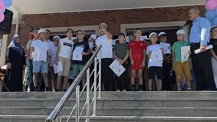 Elazığ'da yaz Kur'an kursunda karne heyecanı yaşandı