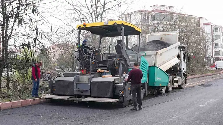 Elazığ'da yol yapım çalışmaları sürüyor