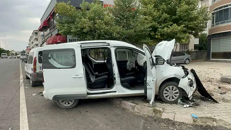 Elazığ'da zincirleme trafik kazası: 3 yaralı