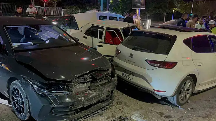 Elazığ'da zincirleme trafik kazası: 4 yaralı