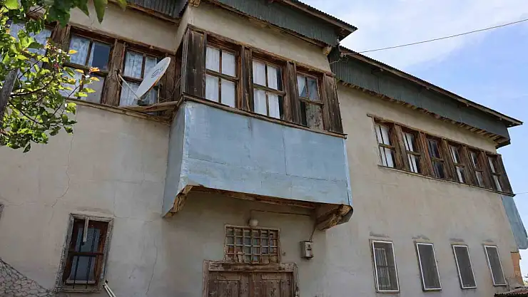 Elazığ'daki 'Kırk kapılı konak' tarihe ışık tutmaya devam ediyor